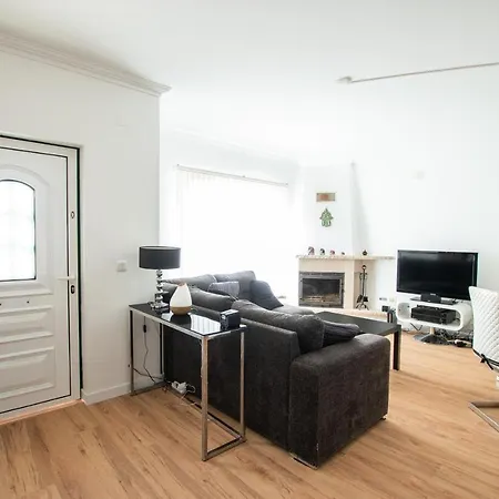 Semesterbostad 6pax Baby Friendly Near Dino Park&beaches São Bartolomeu