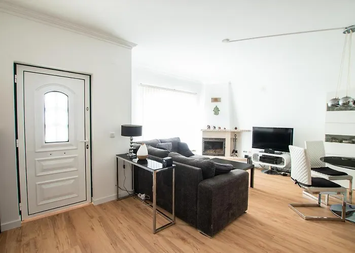 Hébergement de vacances 6pax Baby Friendly Near Dino Park&beaches São Bartolomeu