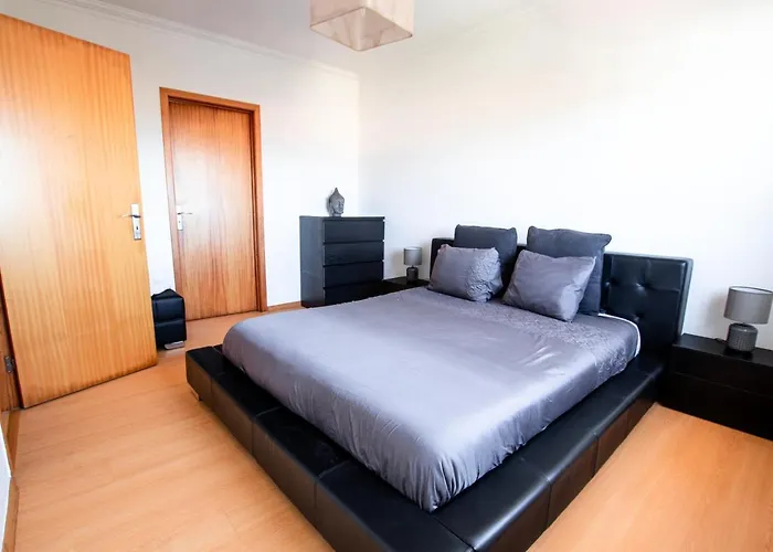 Hébergement de vacances 6pax Baby Friendly Near Dino Park&beaches São Bartolomeu